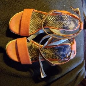 bCB Generation womens 7.5 orange wedges